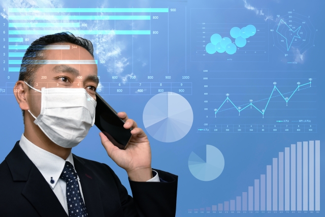 電話をするセールスパーソン